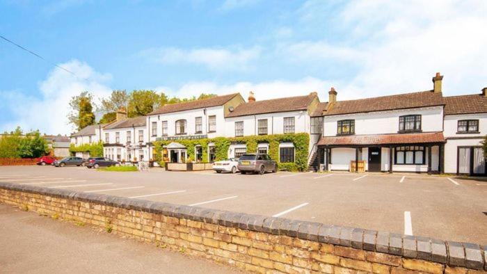 The Bridge Hotel Thrapston  Ngoại thất bức ảnh